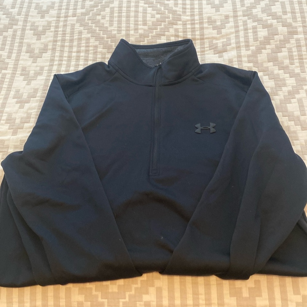 Black men’s under armour quarter zip jacket